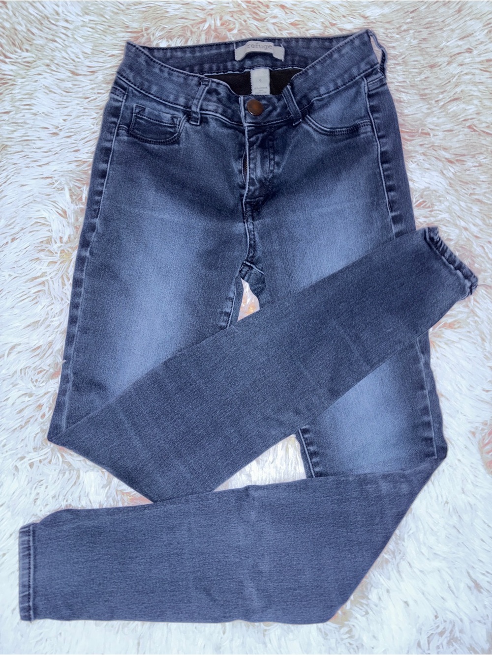 refuge Women's Skinny Jeans in Washed Black